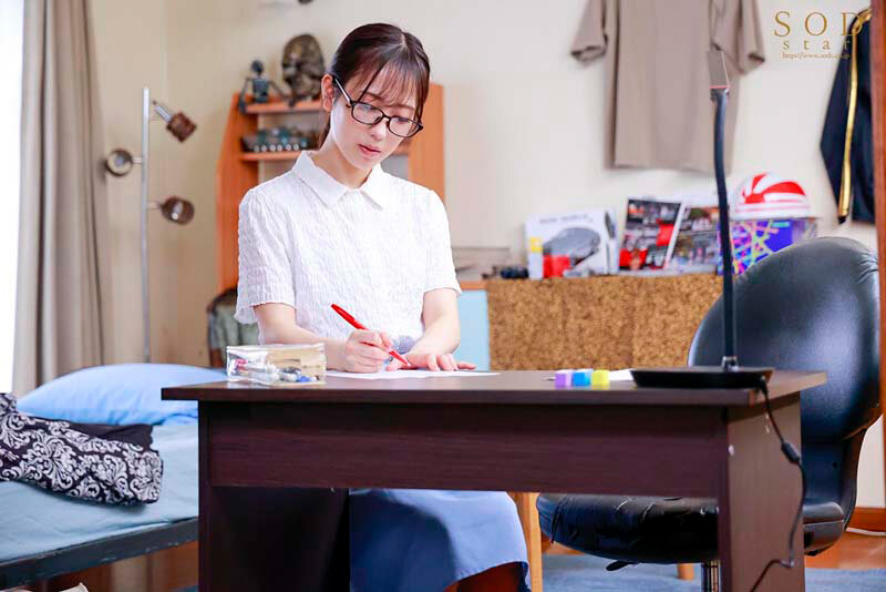 小湊よつ葉 不良生徒の俺を甘いキスで翻弄してくる家庭教師のよつ葉先生との接吻ラブストーリー 2枚目