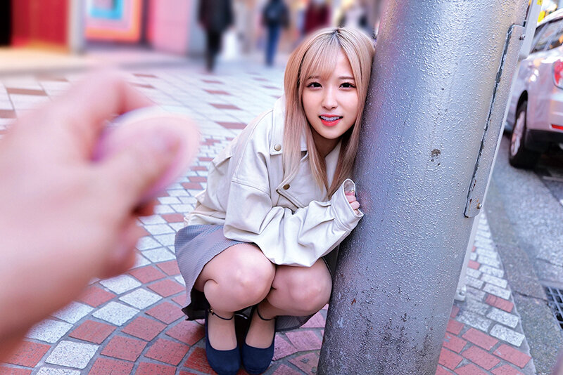 素人美少女とリモコンバイブお散歩 5 ーSBY区編ー「もう我慢できません…//」人混みの中ビクビク震えてイキまくってしまう女子たち!人生初の羞恥プレイでまさかのエロスイッチオン!車移動中も大胆カーオナニー!最後は近くのスタジオで心行くまで生セックス! 1枚目