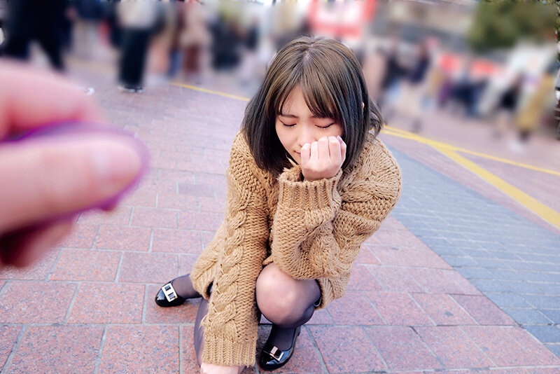 素人美少女とリモコンバイブお散歩 5 ーSBY区編ー「もう我慢できません…//」人混みの中ビクビク震えてイキまくってしまう女子たち!人生初の羞恥プレイでまさかのエロスイッチオン!車移動中も大胆カーオナニー!最後は近くのスタジオで心行くまで生セックス! 3枚目
